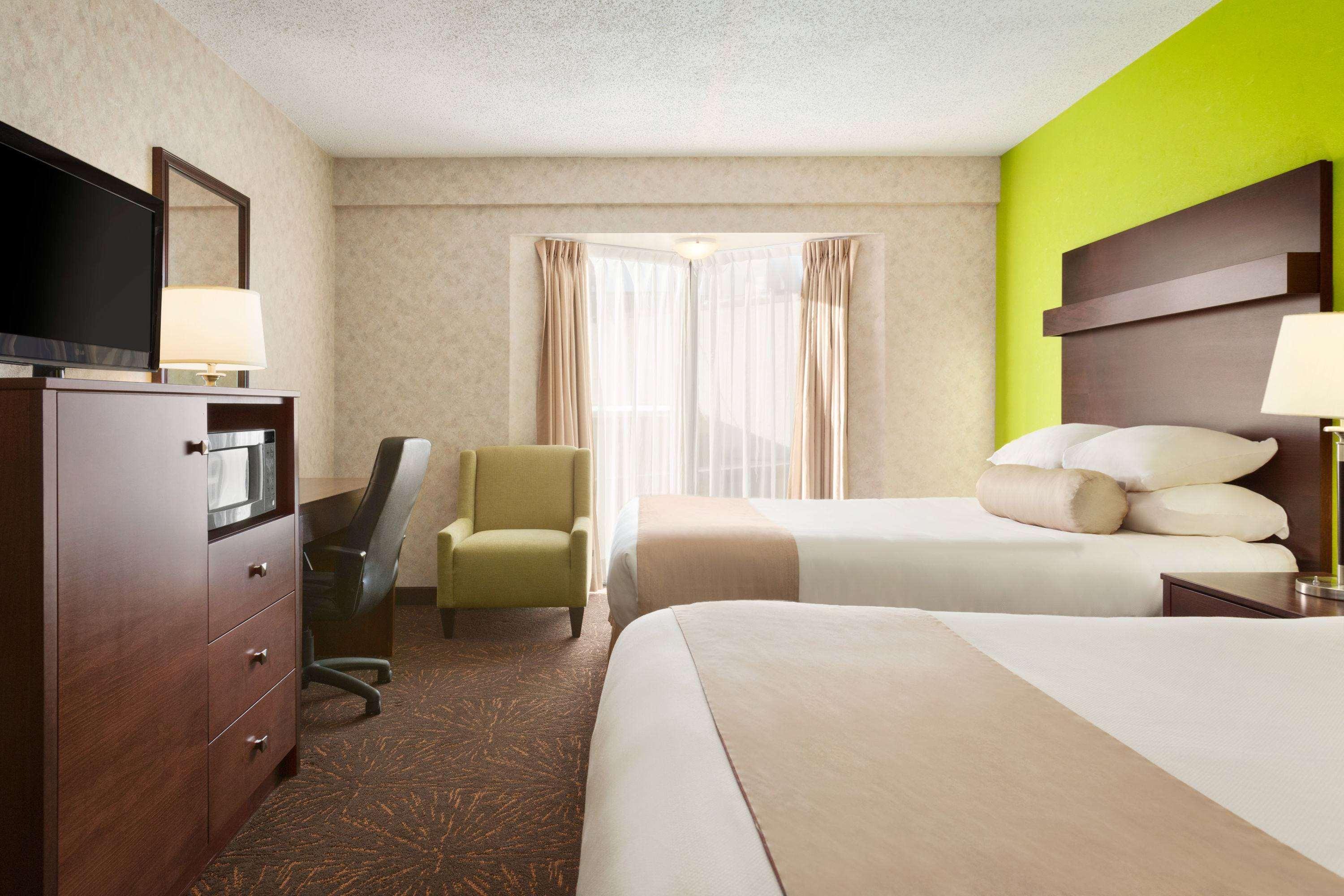 Travelodge by Wyndham Lloydminster Eksteriør billede