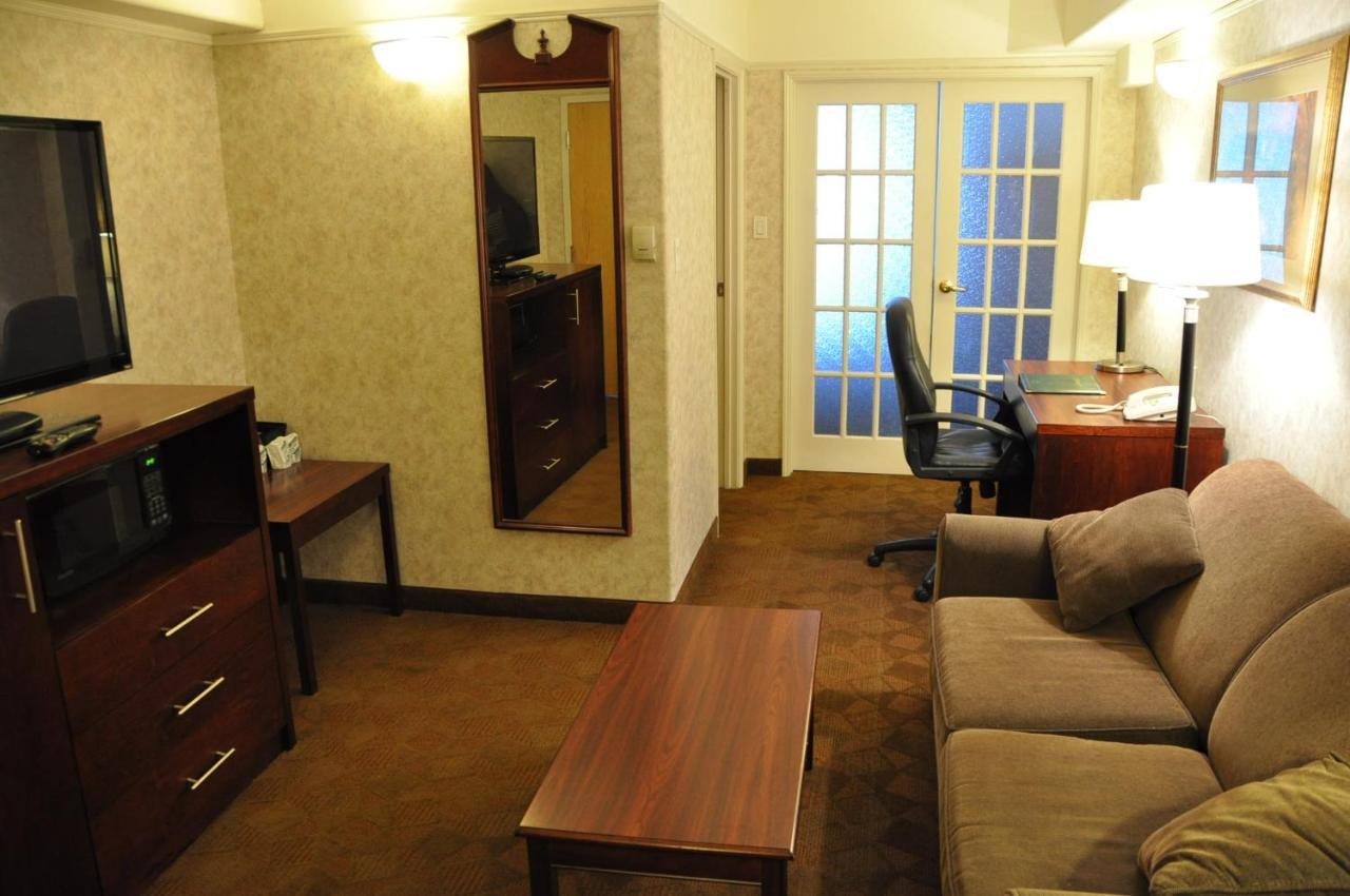 Travelodge by Wyndham Lloydminster Eksteriør billede