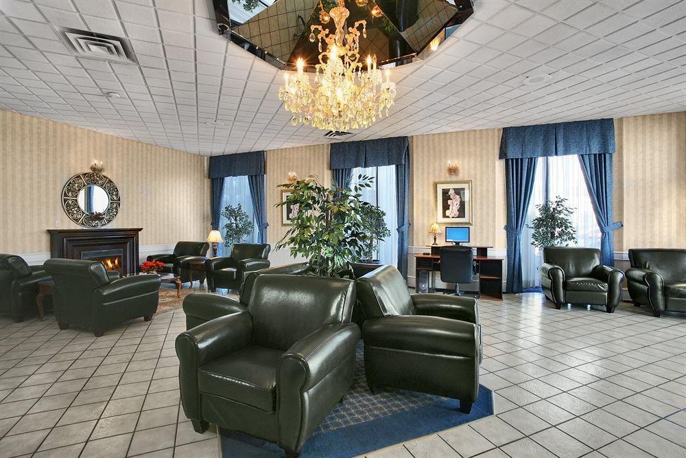 Travelodge by Wyndham Lloydminster Eksteriør billede