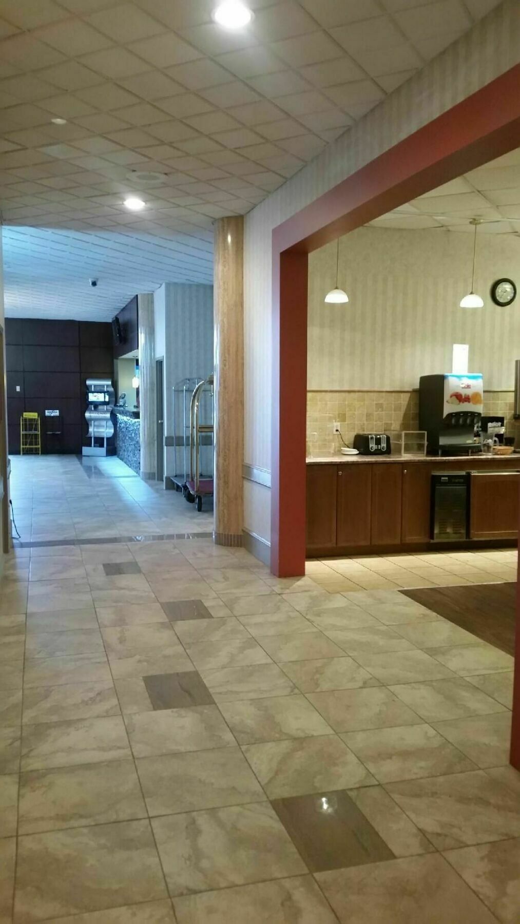 Travelodge by Wyndham Lloydminster Eksteriør billede